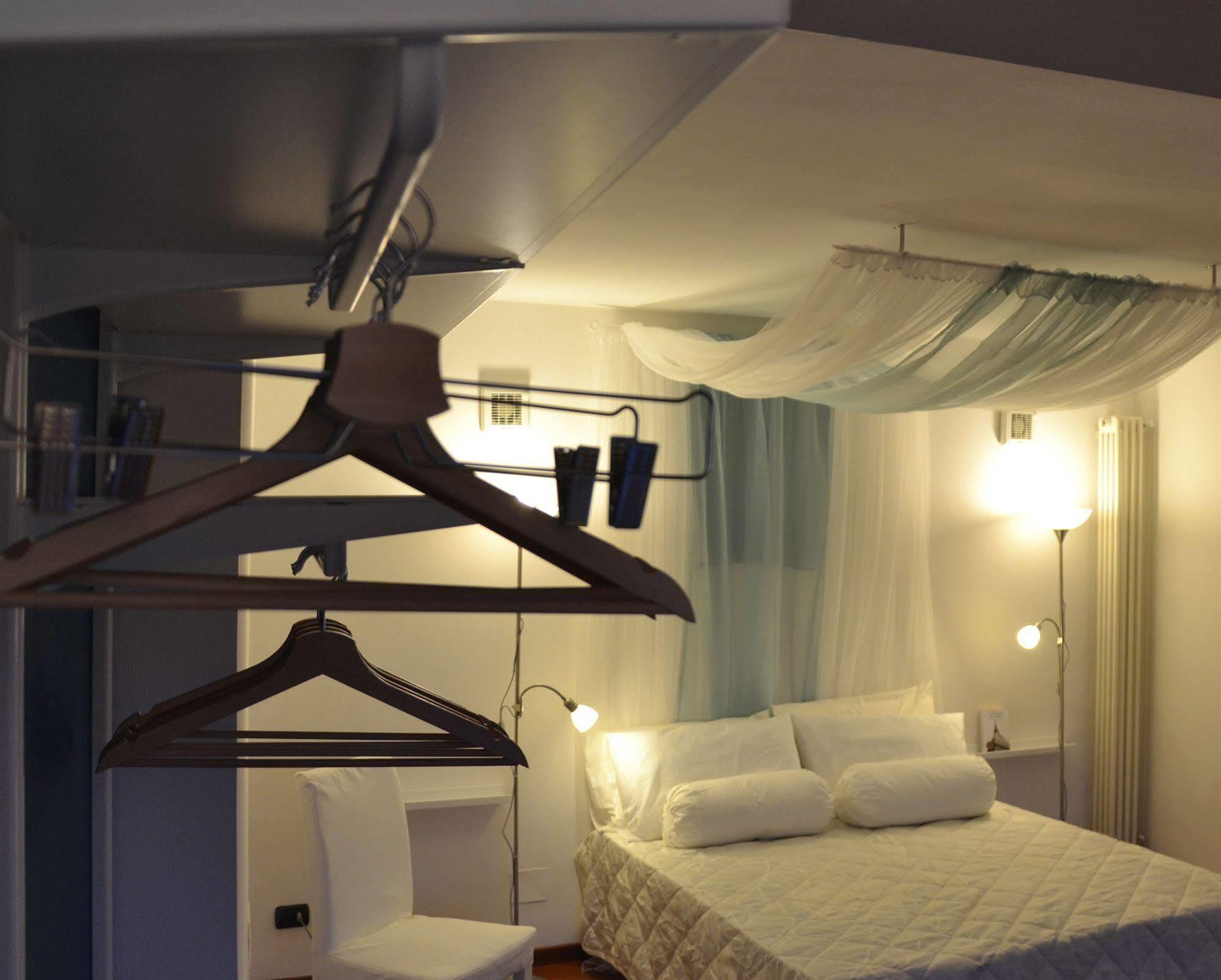 Garibaldi 18 - Rooms And Suite Турин Экстерьер фото